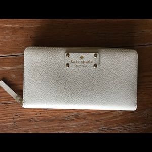 KATE SPADE ZIPPER WALLET
